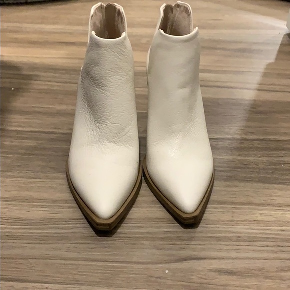 Vince Camuto Gigietta Booties (NWOT) - Picture 2 of 2